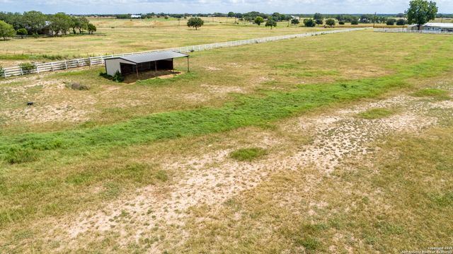 404 Annies Ln, La Vernia, TX 78121