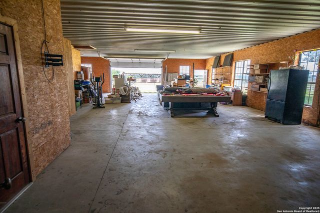 404 Annies Ln, La Vernia, TX 78121