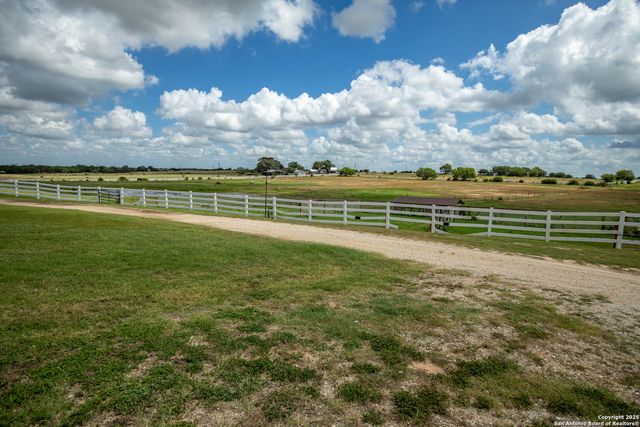 404 Annies Ln, La Vernia, TX 78121