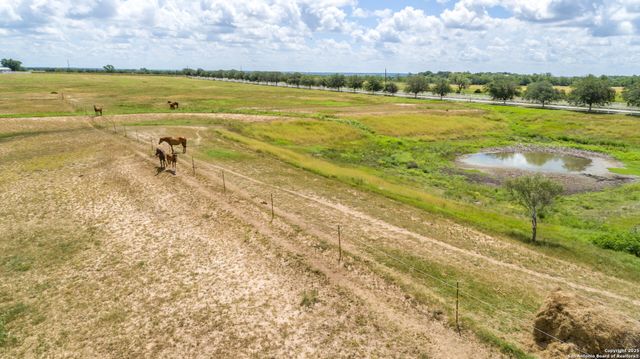 404 Annies Ln, La Vernia, TX 78121