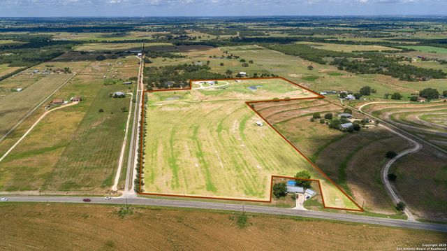 404 Annies Ln, La Vernia, TX 78121