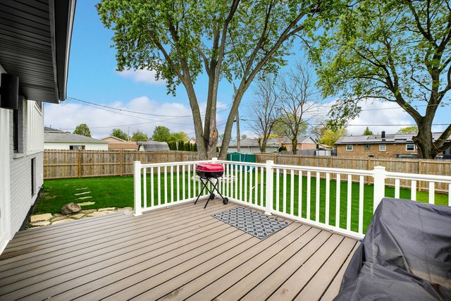 10324 S 81st Avenue, Palos Hills, IL 60465