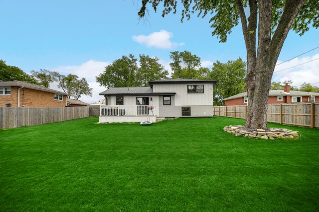 10324 S 81st Avenue, Palos Hills, IL 60465