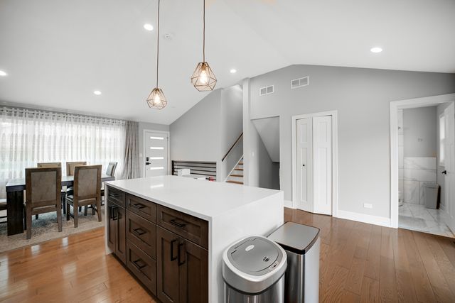 10324 S 81st Avenue, Palos Hills, IL 60465