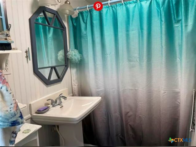 1509 W Polk Avenue, Port O'connor, TX 77982