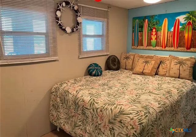 1509 W Polk Avenue, Port O'connor, TX 77982