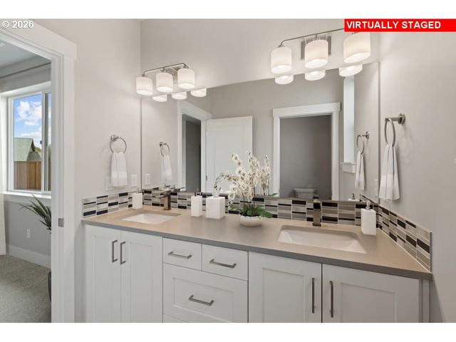 1306 E Canto St, Newberg, OR 97132