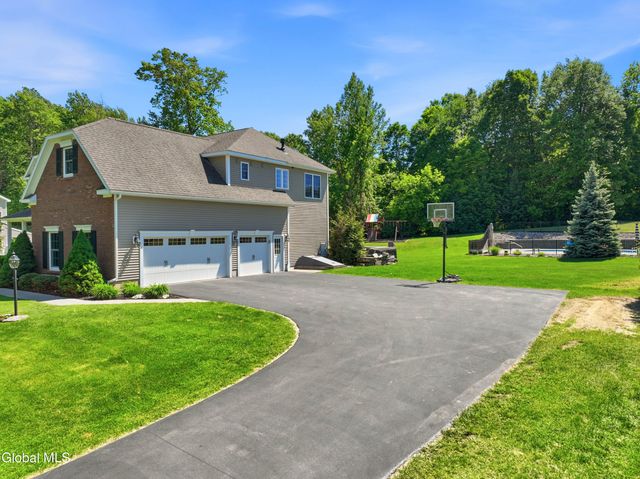 30 Walden Circle, Saratoga Springs, NY 12866