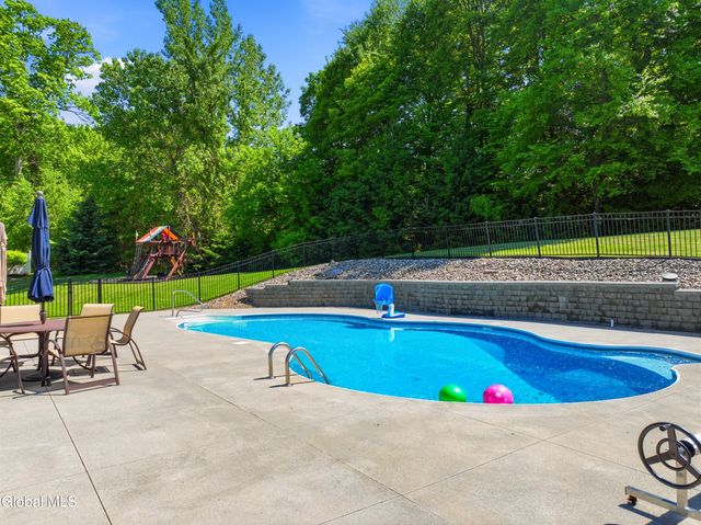 30 Walden Circle, Saratoga Springs, NY 12866