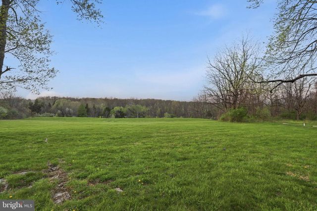 2319 FOREST GROVE RD, Furlong, PA 18925