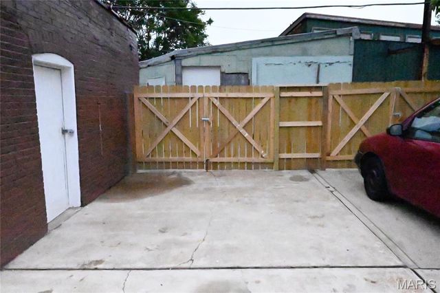 5456 Gravois Avenue, St Louis, MO 63116
