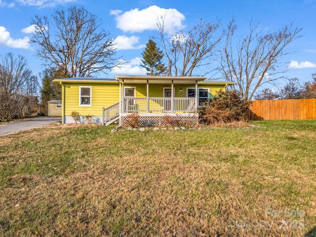 2 Red Apple Drive, Hendersonville, NC 28792