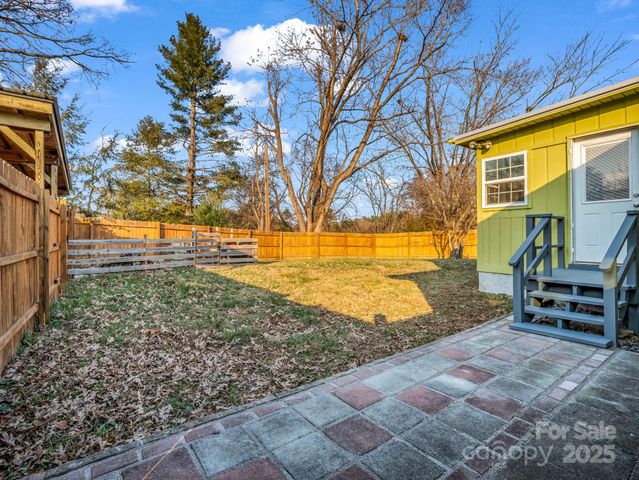 2 Red Apple Drive, Hendersonville, NC 28792