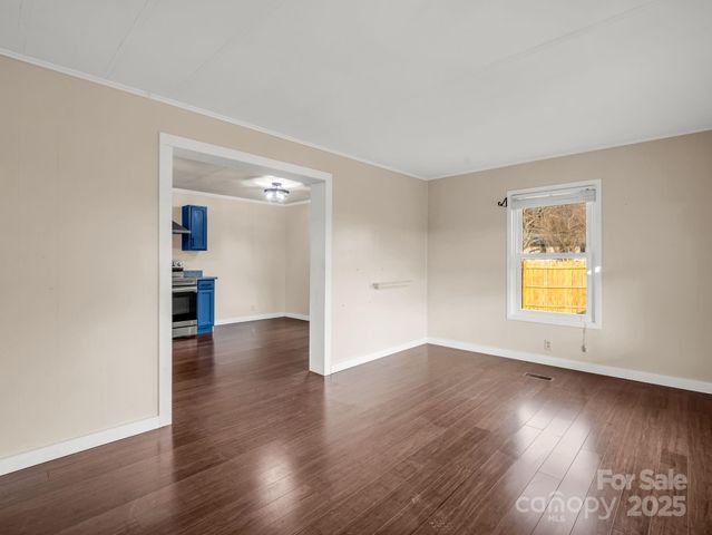 2 Red Apple Drive, Hendersonville, NC 28792