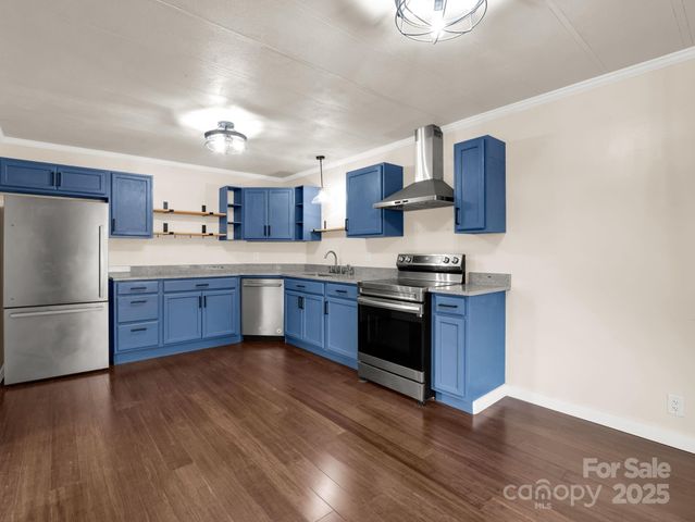 2 Red Apple Drive, Hendersonville, NC 28792