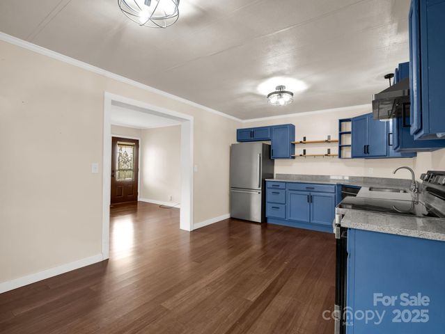 2 Red Apple Drive, Hendersonville, NC 28792