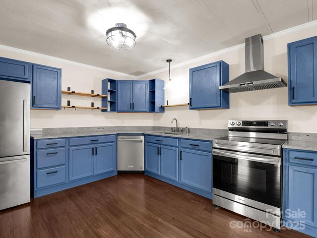 2 Red Apple Drive, Hendersonville, NC 28792