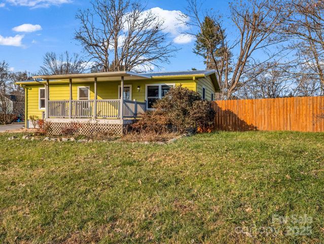 2 Red Apple Drive, Hendersonville, NC 28792