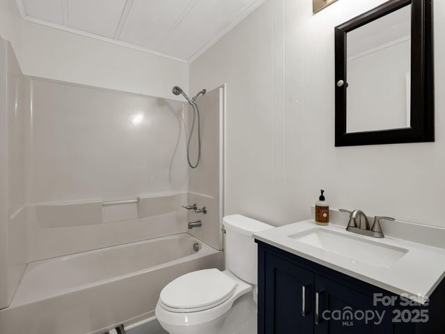 2 Red Apple Drive, Hendersonville, NC 28792