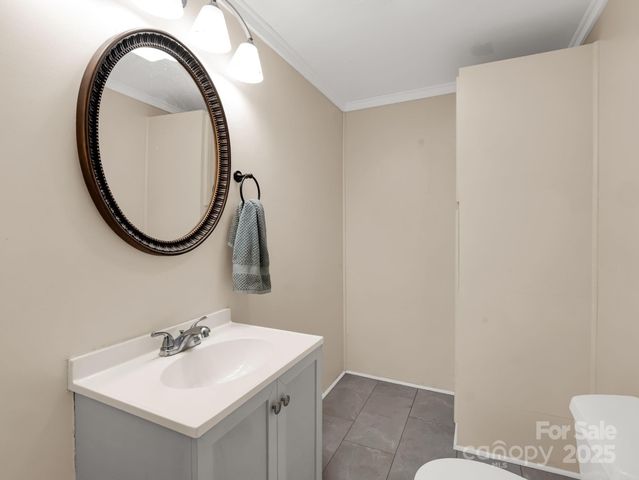 2 Red Apple Drive, Hendersonville, NC 28792