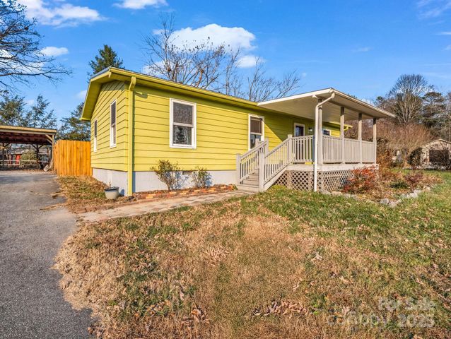 2 Red Apple Drive, Hendersonville, NC 28792