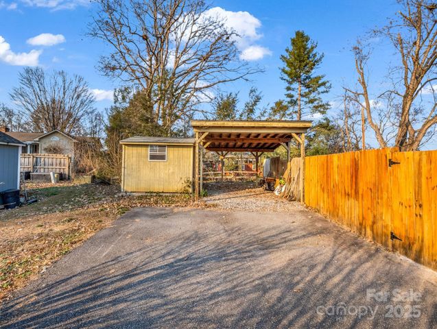 2 Red Apple Drive, Hendersonville, NC 28792