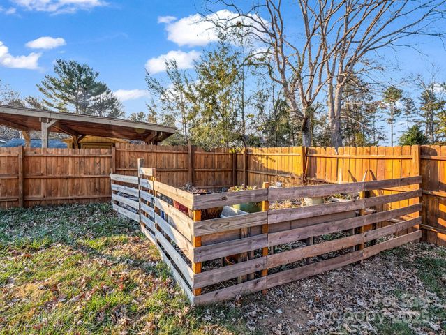 2 Red Apple Drive, Hendersonville, NC 28792