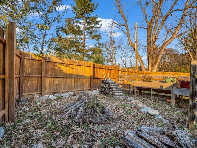 2 Red Apple Drive, Hendersonville, NC 28792