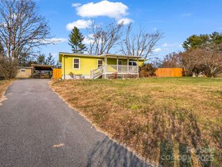 2 Red Apple Drive, Hendersonville, NC 28792