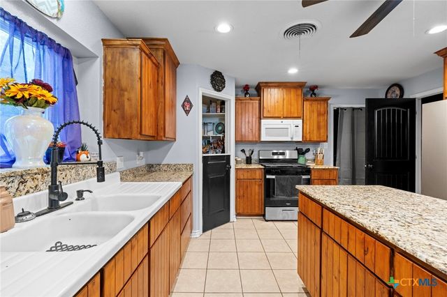 70 Sue Ann Drive, Lampasas, TX 76550