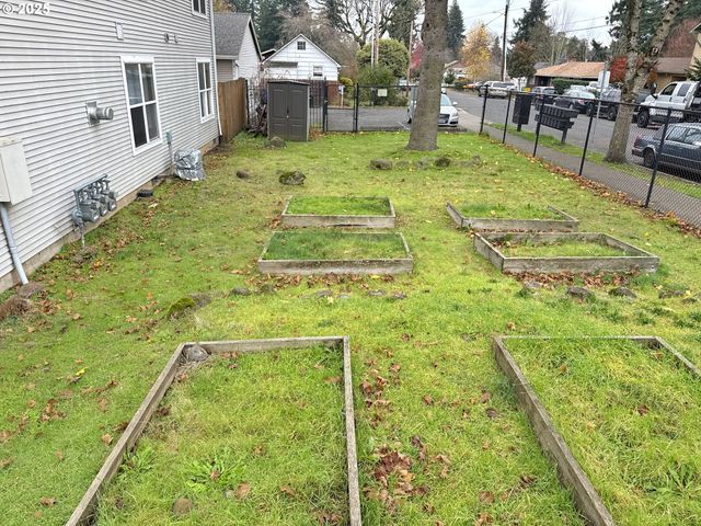 14134 E BURNSIDE St 3, Portland, OR 97233