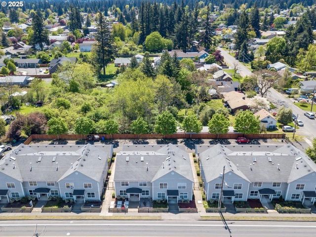 14134 E BURNSIDE St 3, Portland, OR 97233
