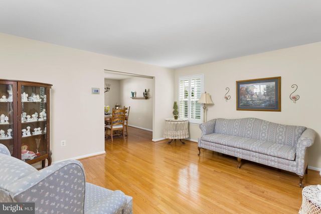 18 DEWBERRY DR, Mount Holly, NJ 08060