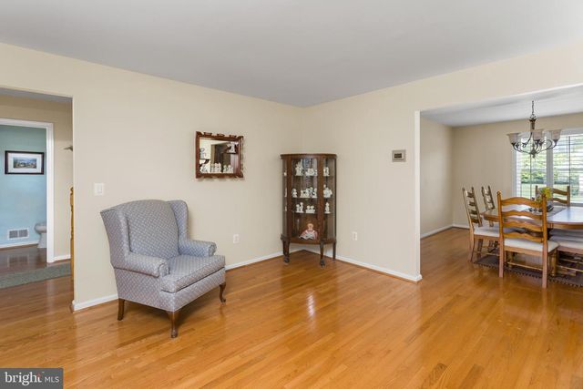 18 DEWBERRY DR, Mount Holly, NJ 08060