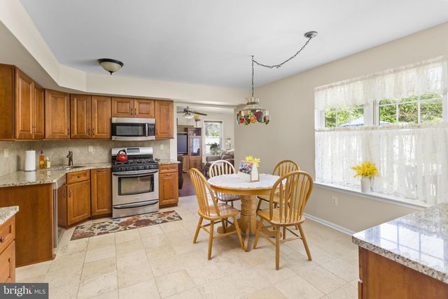18 DEWBERRY DR, Mount Holly, NJ 08060