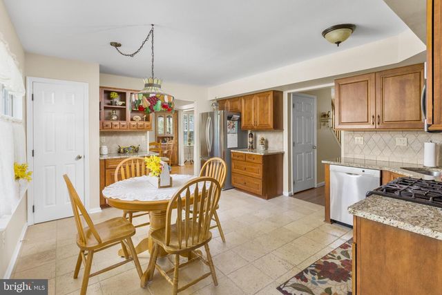 18 DEWBERRY DR, Mount Holly, NJ 08060