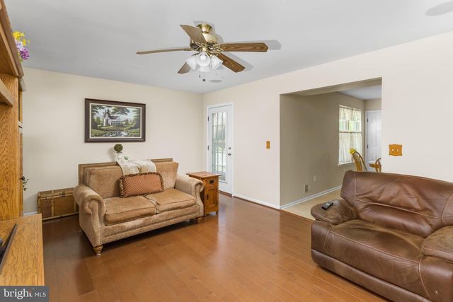 18 DEWBERRY DR, Mount Holly, NJ 08060