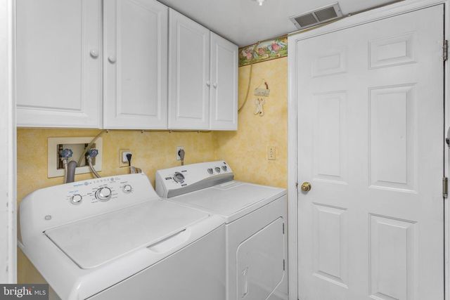 18 DEWBERRY DR, Mount Holly, NJ 08060