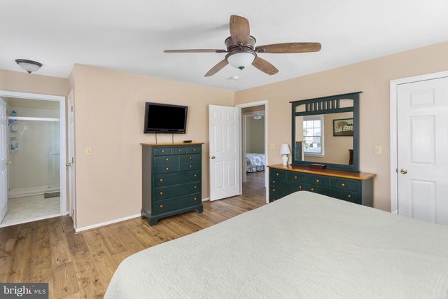 18 DEWBERRY DR, Mount Holly, NJ 08060