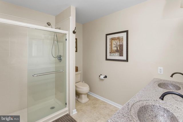 18 DEWBERRY DR, Mount Holly, NJ 08060