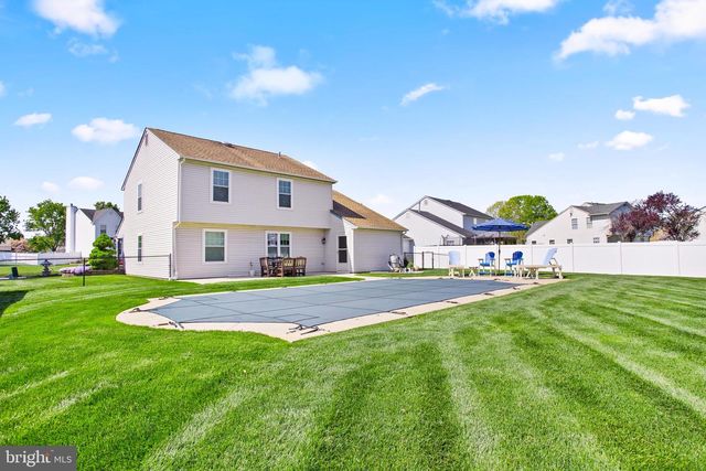18 DEWBERRY DR, Mount Holly, NJ 08060