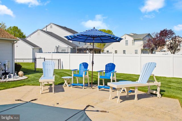 18 DEWBERRY DR, Mount Holly, NJ 08060