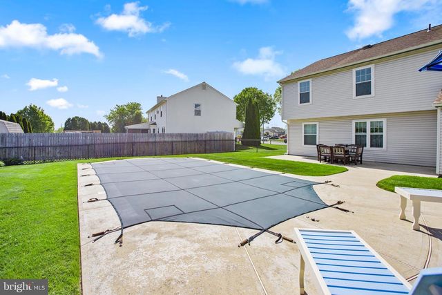 18 DEWBERRY DR, Mount Holly, NJ 08060