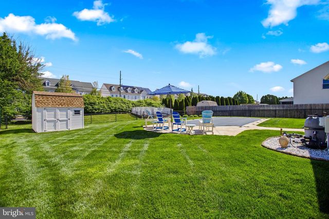 18 DEWBERRY DR, Mount Holly, NJ 08060