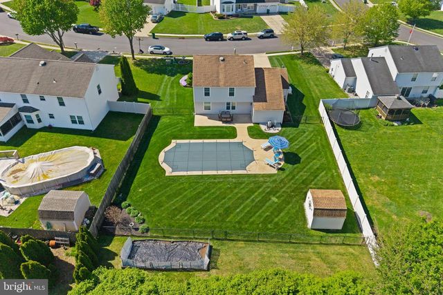 18 DEWBERRY DR, Mount Holly, NJ 08060