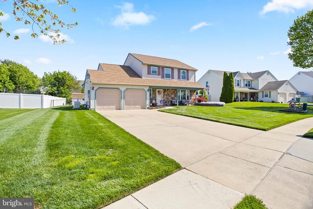 18 DEWBERRY DR, Mount Holly, NJ 08060