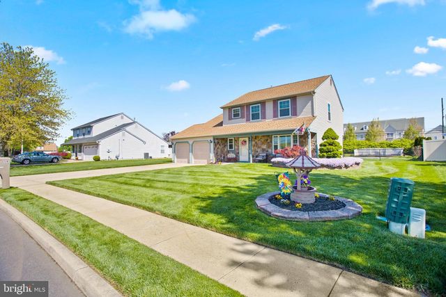 18 DEWBERRY DR, Mount Holly, NJ 08060