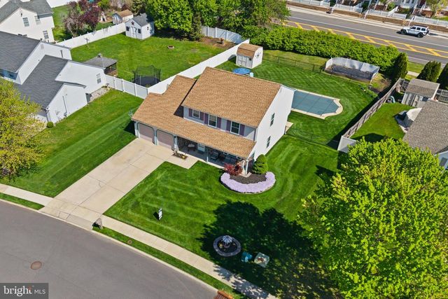 18 DEWBERRY DR, Mount Holly, NJ 08060
