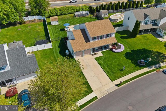 18 DEWBERRY DR, Mount Holly, NJ 08060