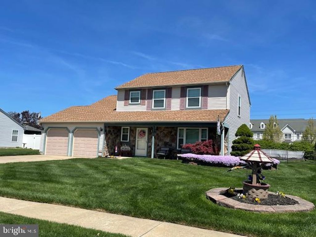 18 DEWBERRY DR, Mount Holly, NJ 08060
